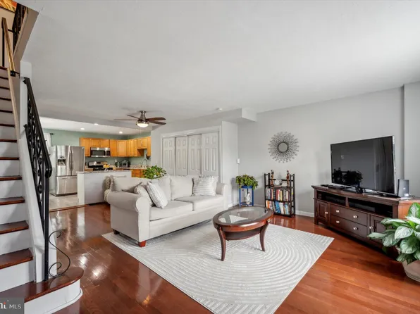 7854 Venus Pl, Philadelphia, PA 19153