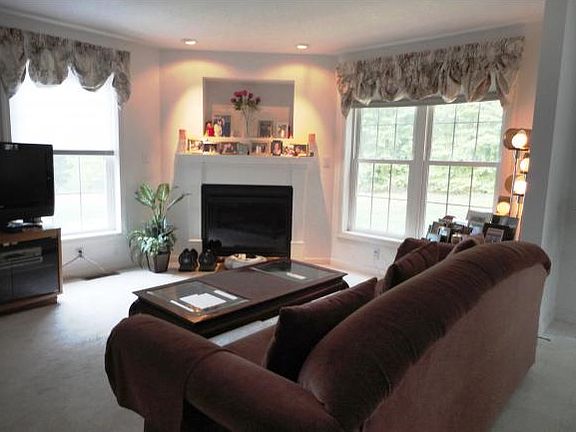 4th image of 14 Barbara Ln #14