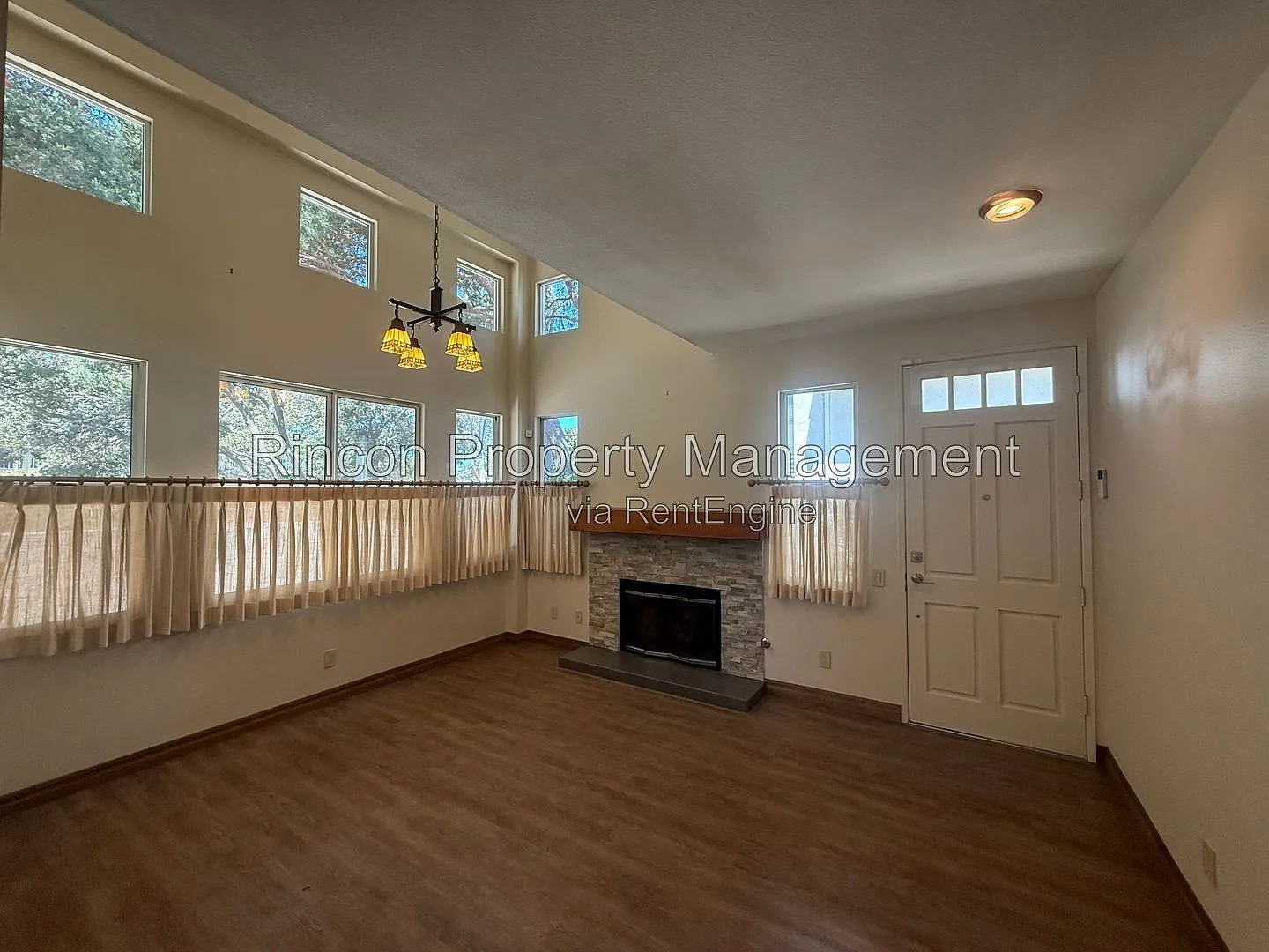 3 bed, 2.5 bath, 1574 sqft, $3,400 — Photo 4