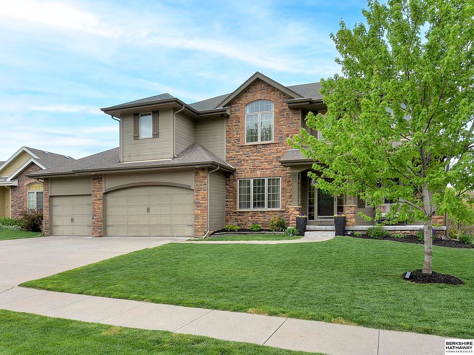 1st image of 18410 Honeysuckle Dr