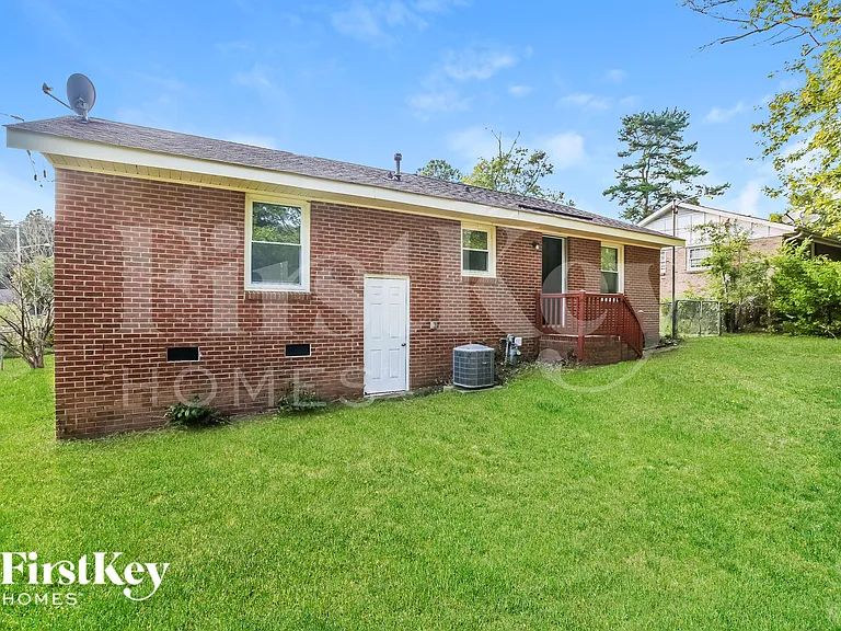 2330 Knight Dr — Photo 15