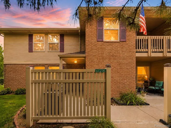 61276 Greenwood Dr #11, South Lyon, MI 48178
