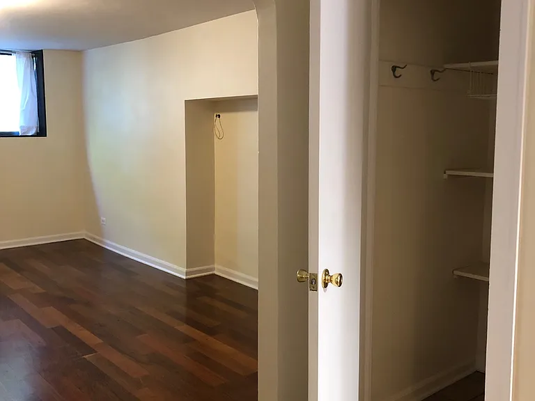 4922 N Claremont Ave #G — Photo 9