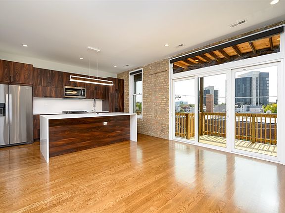 3rd image of 2753 W Fullerton Ave #3B