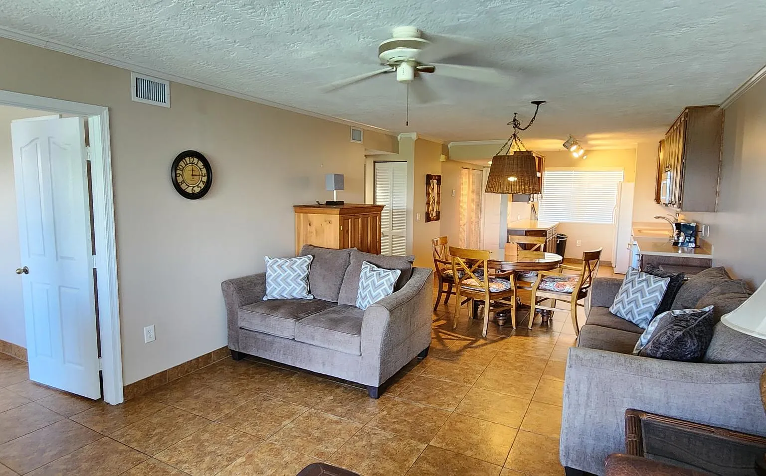 2 bed, 1099 sqft, $3,800 — Photo 3
