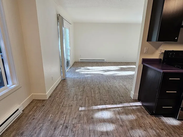 Beverly Grove Apartments — Photo 30