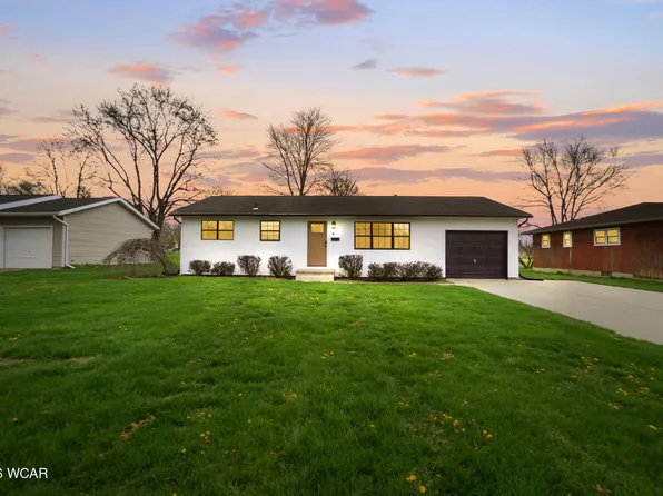 810 N Blackhoof St, Wapakoneta, OH 45895