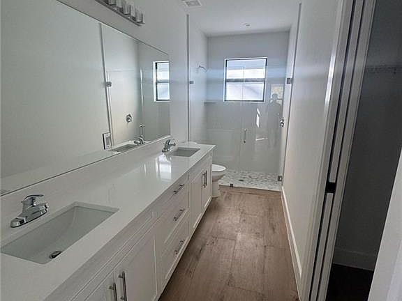3rd image of 3855 26th Ave SE