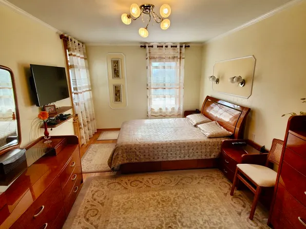 2626 Homecrest Avenue image 2 of 8