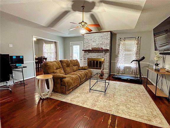 3rd image of 7860 Country Dr