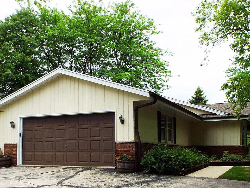 1st image of N8W30163 Woodcrest Dr
