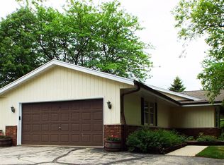 N8W30163 Woodcrest Dr, Waukesha, WI 53188