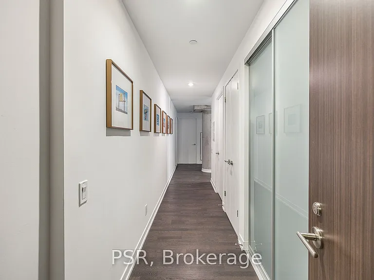 560 King St W #203 — Photo 3