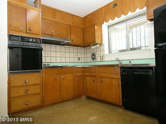 3rd image of 1714 Evelyn Dr