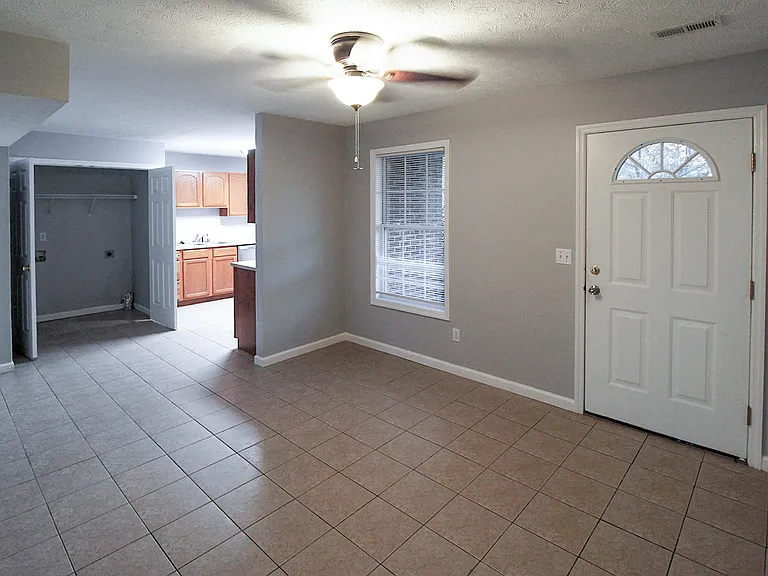 561 Hampton Way #1 — Photo 4