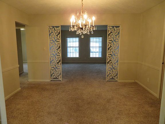 3rd image of 1932 Gardiner Ln