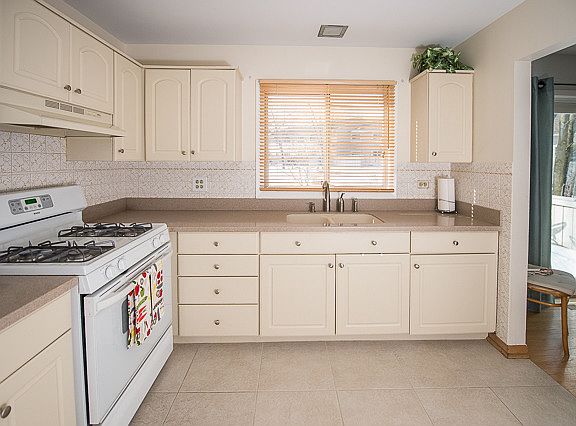 5th image of 943 Shorewood Dr