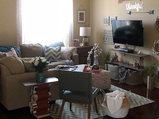 2nd image of 205 Glensview Cv