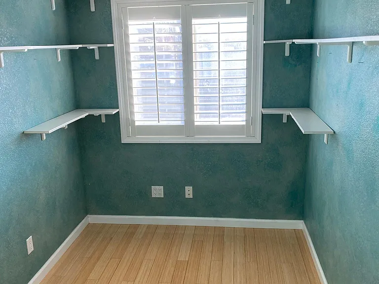 205 E John St — Photo 14