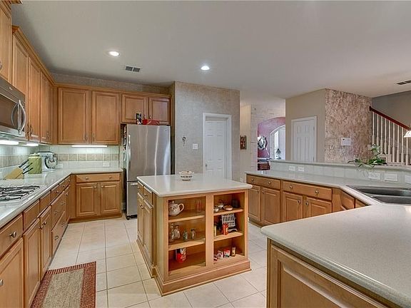 4th image of 4425 Red Barn Dr