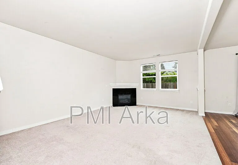 633 Ilwaco Pl NE — Photo 5