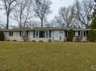 2025 Country Club Dr, Grinnell, IA 50112