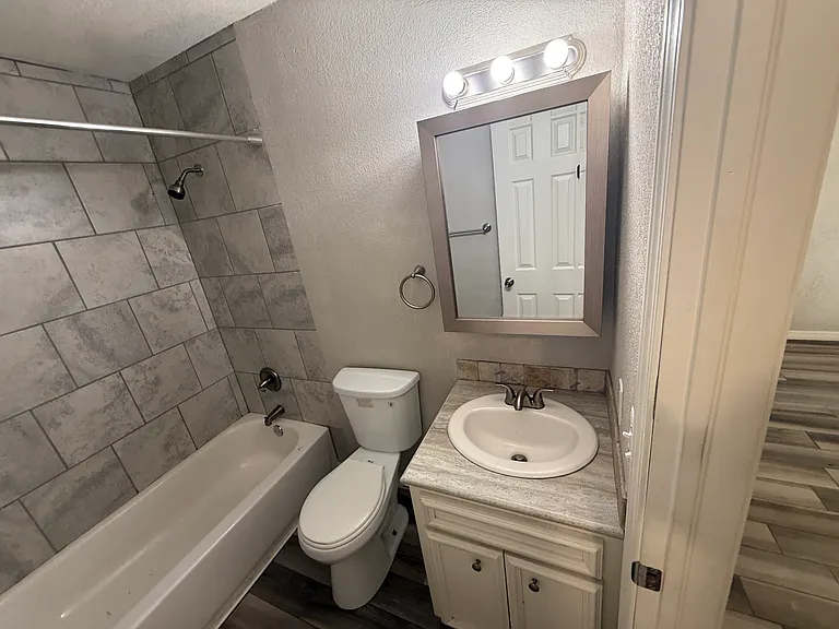 819 Hardy Springs Cir #D — Photo 8