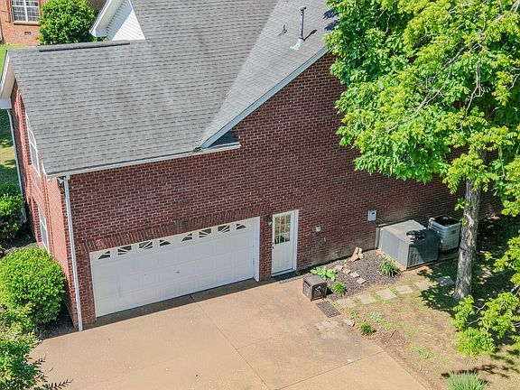 3rd image of 102 Koleberg Ct