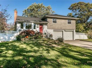 18 W Farms Ln, Commack, NY 11725
