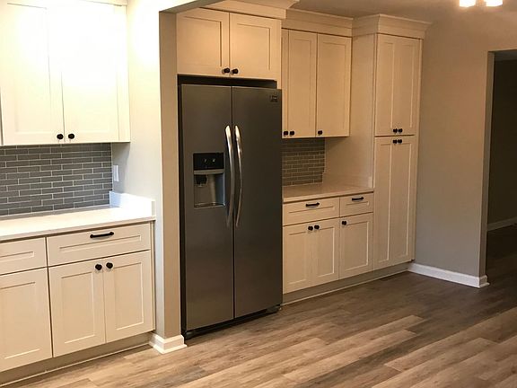 4th image of 857 Cambridge Dr