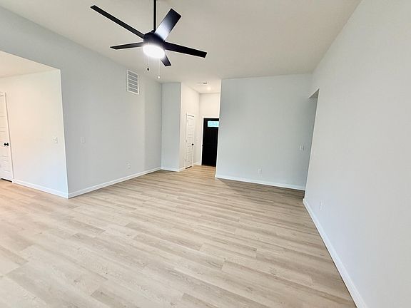 5th image of 606 E Walnut Street