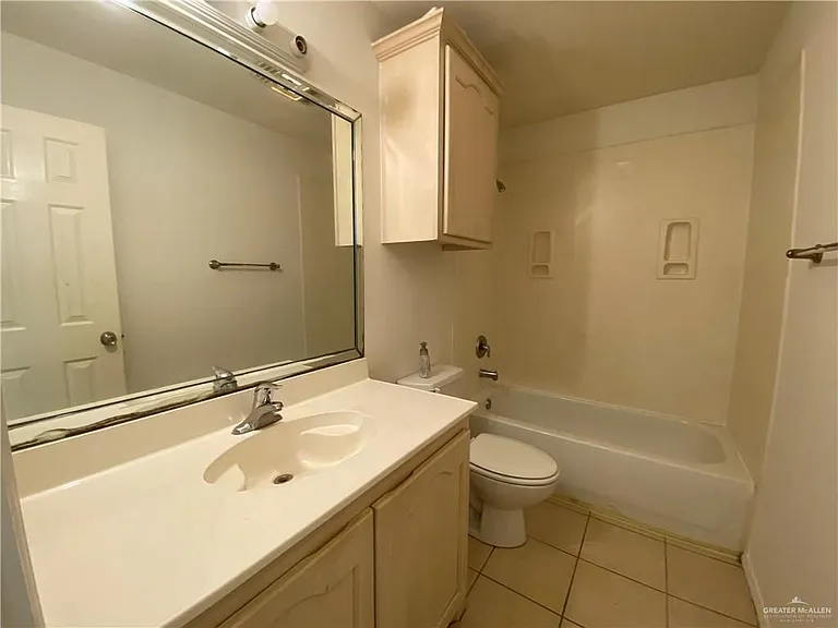2220 Candlelight Ln #1 — Photo 8