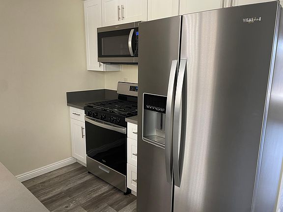 3rd image of 508 W 37th St #207