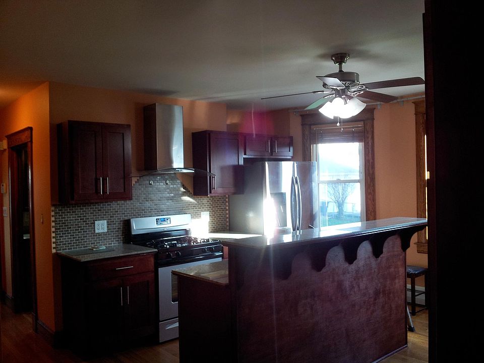 1st image of 387 Burritt St Floor 1