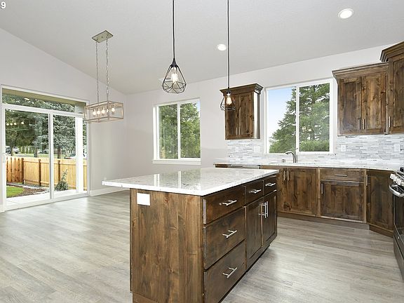 4th image of 4405 NE 58th Ave