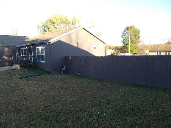 4th image of 3750 SE Lakewood St