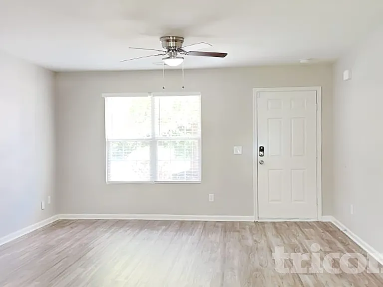 4915 Magnasco Ln — Photo 3