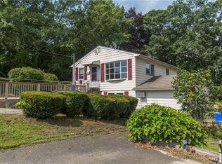 11 Nancy St, Coventry, RI 02816