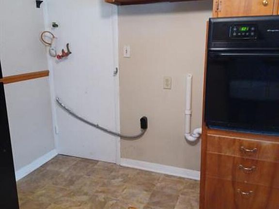 5th image of 202 W Willman St
