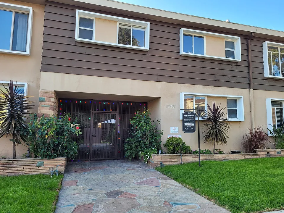 1347 N Alta Vista Blvd #8