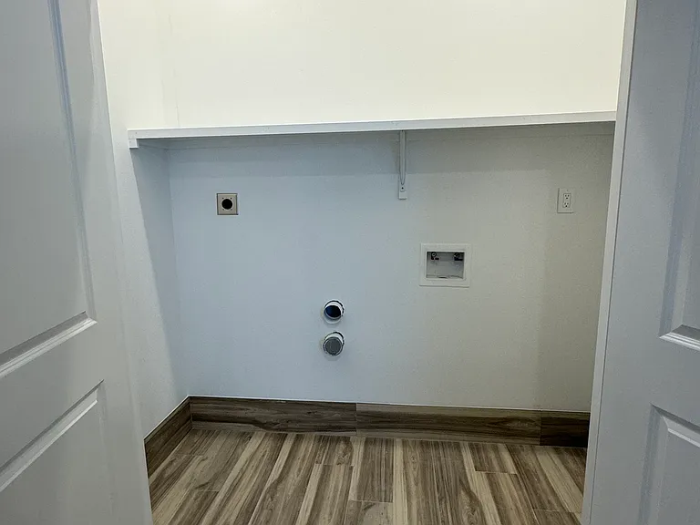 9103 Virtue St — Photo 5