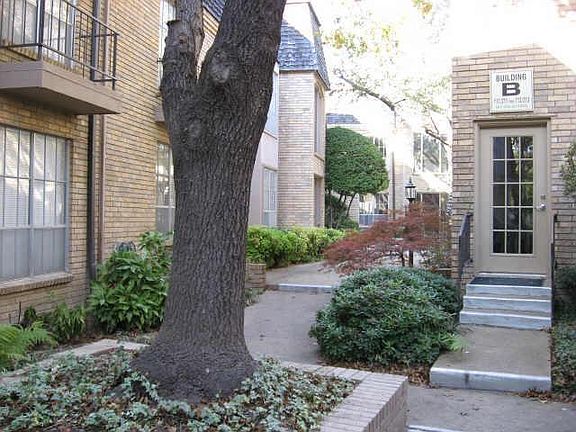 2nd image of 4312 Bellaire Dr S APT 116