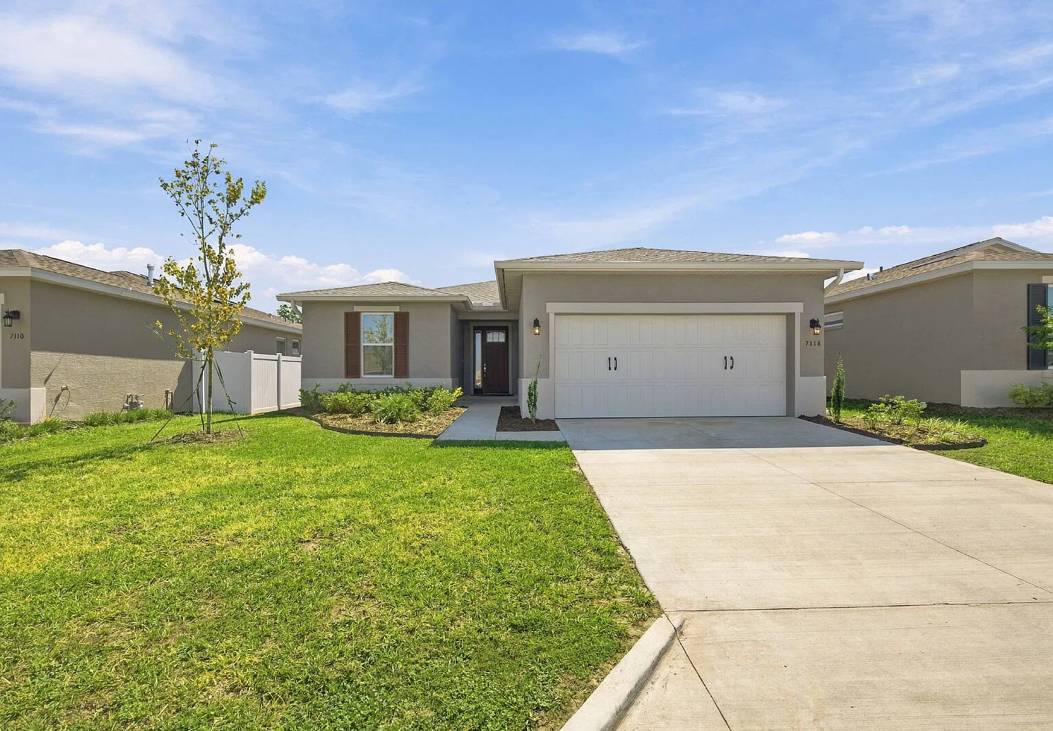 4 bed, 3.0 bath, 2011 sqft, $2,395 — Photo 1