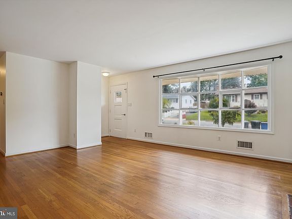 2nd image of 3609 Heritage Ln