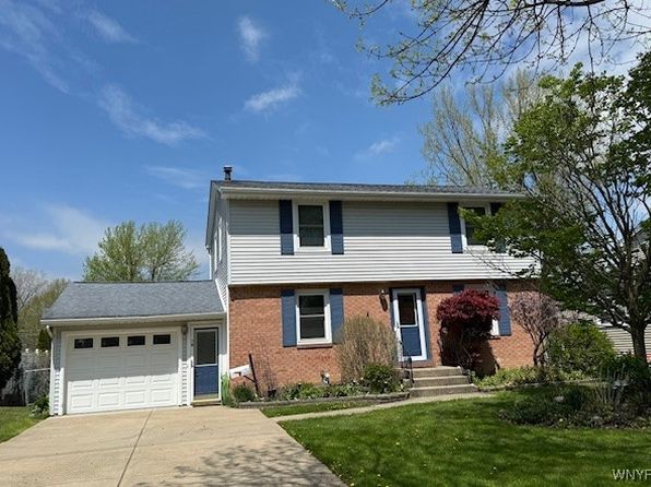30 Joanie Ln, Amherst, NY 14228