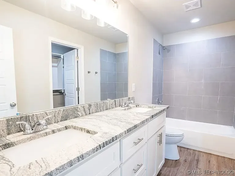 518 W 2nd St — Photo 12