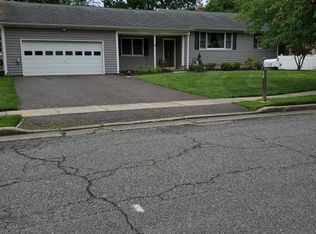 40 Anita Dr, Piscataway, NJ 08854
