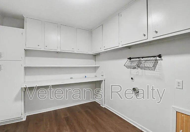 111 Valentine Dr — Photo 10