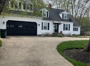 6674 Seneca Rd, Mayfield Village, OH 44143