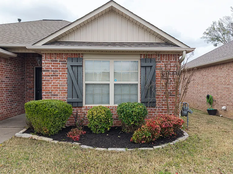 2701 Dyllan Ct — Photo 2